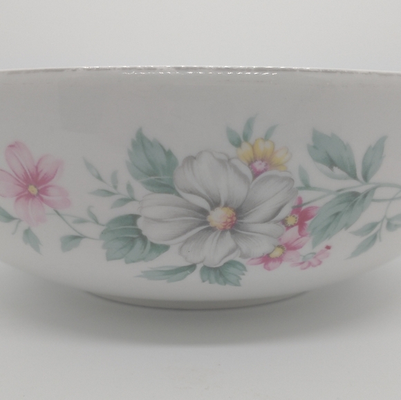 Vintage Hall's Superior Quality Ovenware Floral Springtime Pattern Serving Bowl - Picture 4 of 16